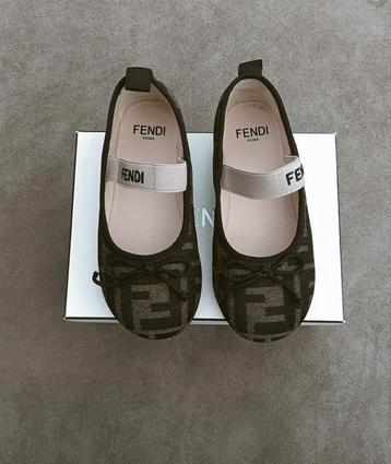 Fendi schoenen maat 24 beschikbaar voor biedingen