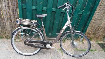Elektrische fiets 28"   Qwic. Opknapper E 225 euro  beschikbaar voor biedingen