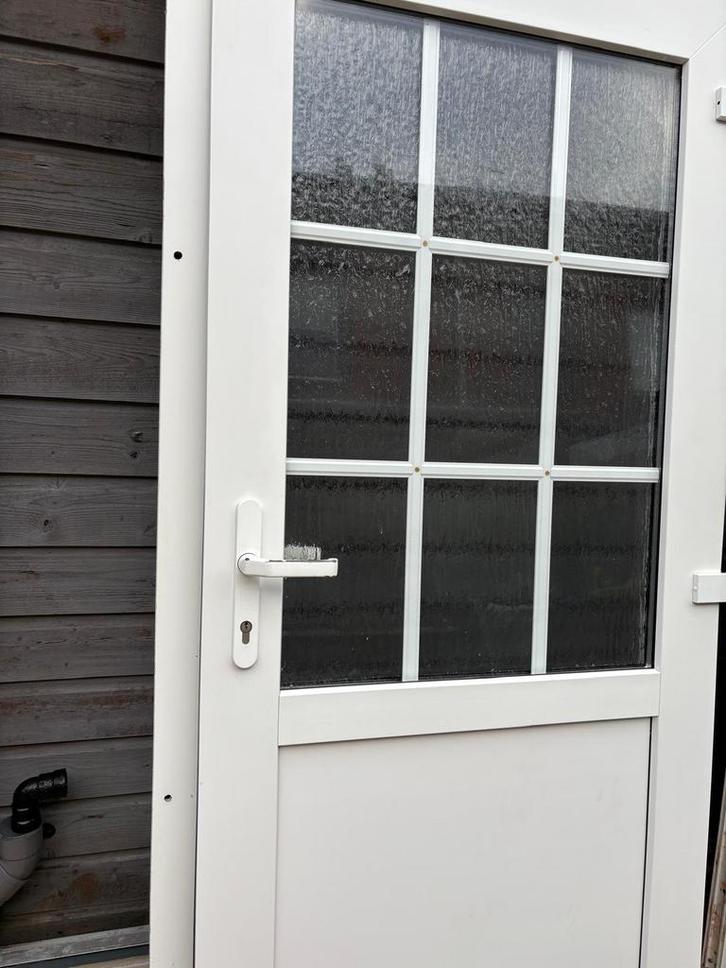 kunststof deur met kozijn te koop (ook los te koop), Doe-het-zelf en Verbouw, Kozijnen en Schuifpuien, Zo goed als nieuw, Deurkozijn