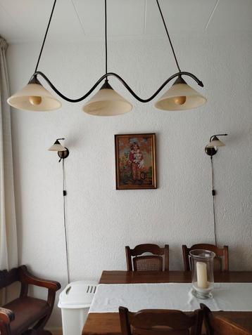 Mooie hanglamp met albast glazen kappen  beschikbaar voor biedingen