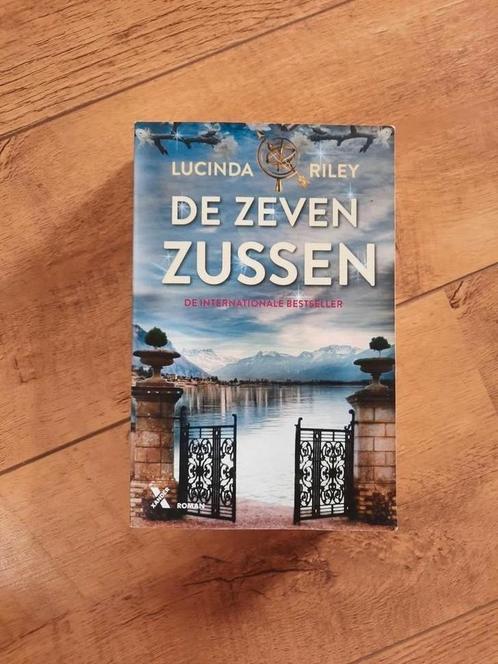 Lucinda Riley - De zeven zussen, Boeken, Literatuur, Zo goed als nieuw, Nederland, Ophalen of Verzenden