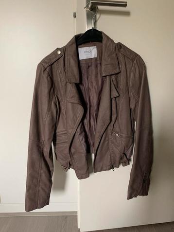 Leren jas. Maat S beschikbaar voor biedingen