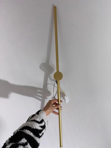 Twee nieuwe gouden LED wandlampen – 90 cm beschikbaar voor biedingen