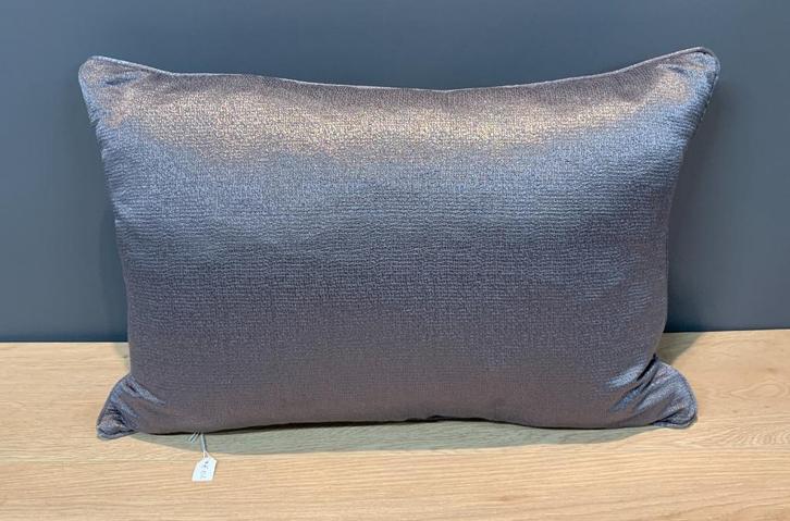 kussen van Macazz nieuw twv € 125,00  Eric Kuster, Huis en Inrichting, Woonaccessoires | Kussens, Nieuw, Overige kleuren, Rechthoekig