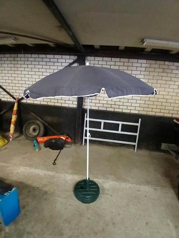 Grijze parasol - 150 cm diameter beschikbaar voor biedingen