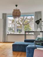 2x Wit-licht grijzige gordijnen met bloemenpatroon, Huis en Inrichting, Stoffering | Gordijnen en Lamellen, Ophalen, Zo goed als nieuw