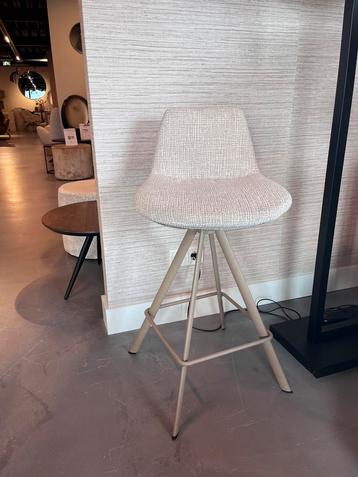 Barkruk lara - stof: amore, pearl - met draaonderstel beschikbaar voor biedingen