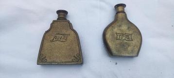 Antieken tinnen heupflesjes beschikbaar voor biedingen