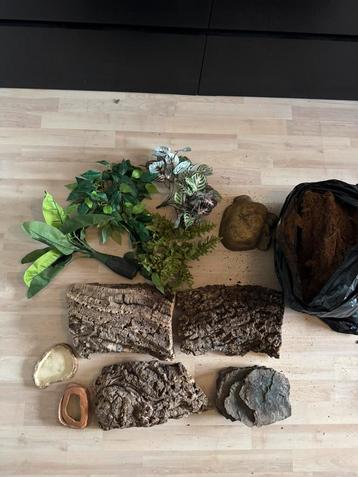 Terrarium spullen beschikbaar voor biedingen