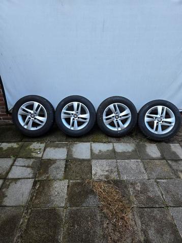 Seat Velgen met Winterbanden 175/65 R14 beschikbaar voor biedingen