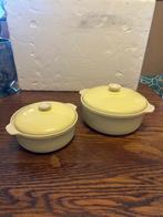 2 vintage gele ovenschalen., Huis en Inrichting, Keuken | Potten en Pannen, Ophalen of Verzenden, Zo goed als nieuw, Overige materialen