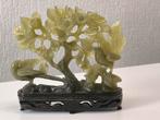 Jade sculptuur op houten sokkel, Antiek en Kunst, Ophalen of Verzenden