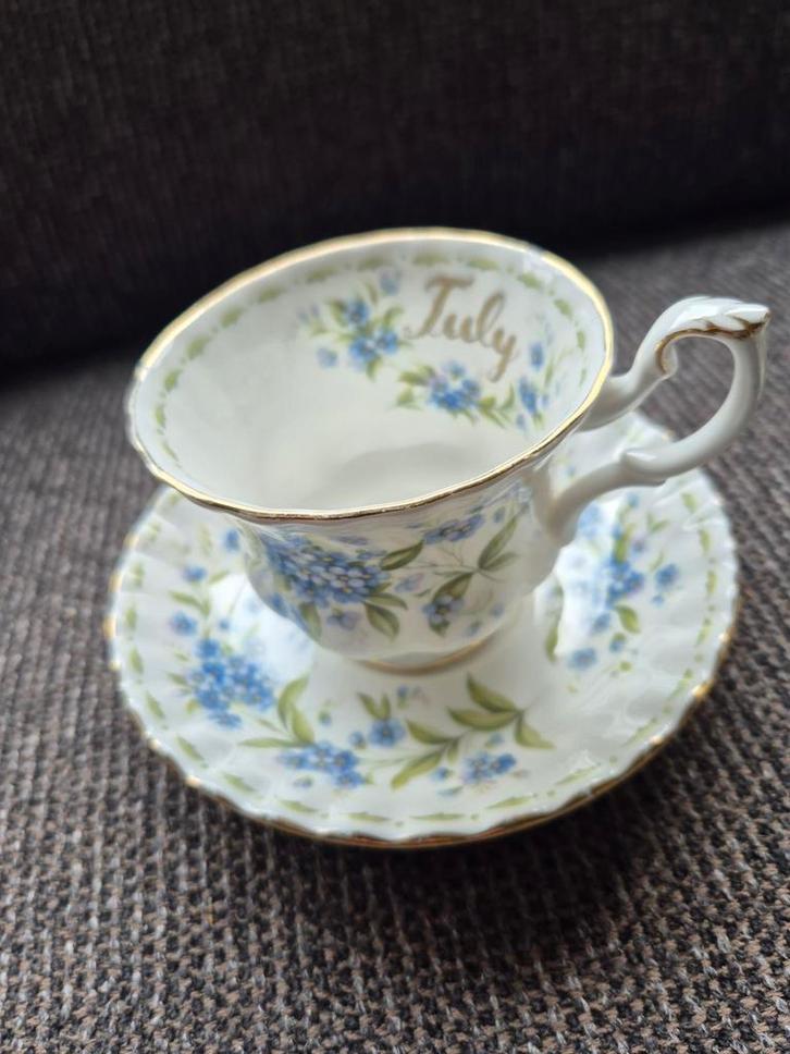 Royal Albert Kop en Schotel - Juli, Antiek en Kunst, Antiek | Servies los, Ophalen of Verzenden