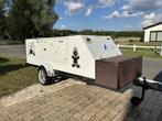 Overdekte aanhangwagen, voorheen gebruikt als surfkar, Ophalen