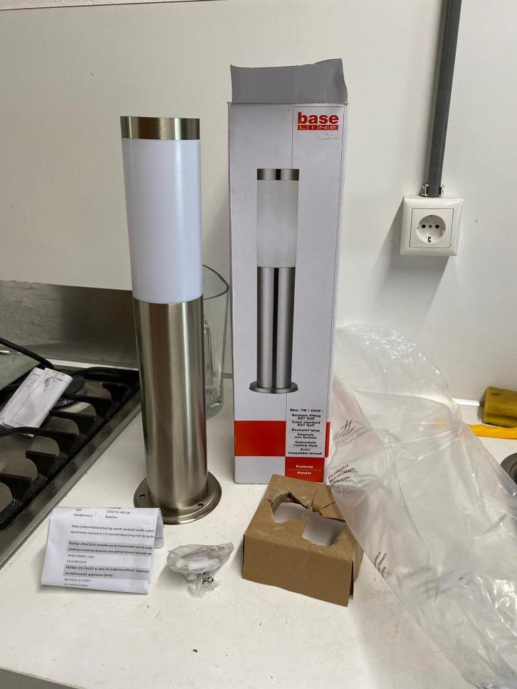 Baseline staandelamp/sokkellamp RVS Nieuw in Doos, Tuin en Terras, Buitenverlichting, Nieuw, Staande lamp, Rvs, Minder dan 50 watt