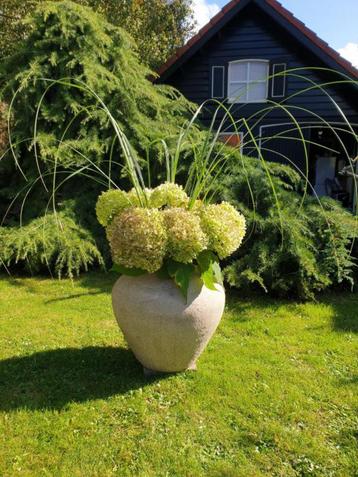 Landelijke vaas , kruik beschikbaar voor biedingen