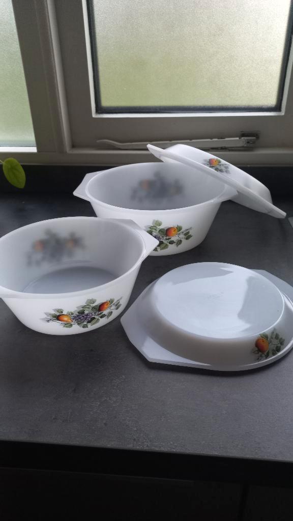 Twee prachtige en puntgave vintage Arcopal dekschalen, Antiek en Kunst, Antiek | Porselein, Ophalen of Verzenden