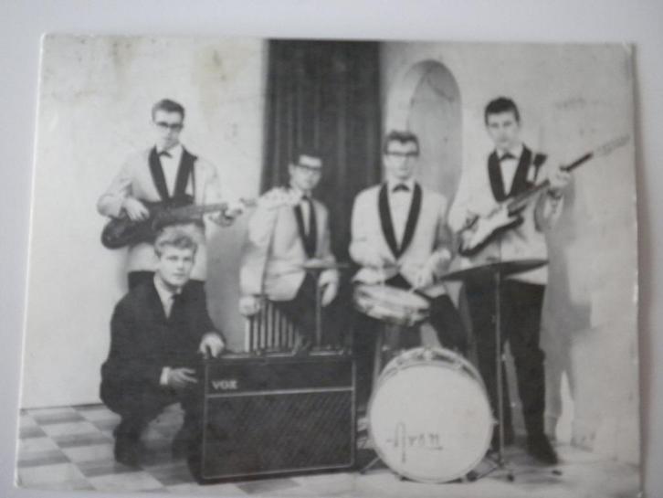 Verzamelen bands jaren 60, Verzamelen, Muziek, Artiesten en Beroemdheden, Zo goed als nieuw, Foto of Kaart, Gesigneerd, Ophalen of Verzenden
