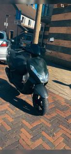 Kisbee rs custom matt groen zwart, Ophalen, Zo goed als nieuw, Benzine, Peugeot