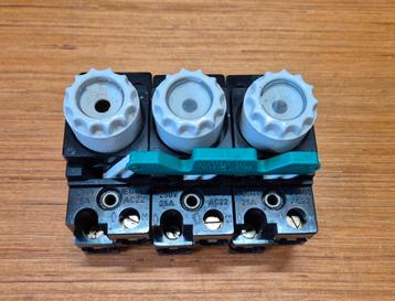 Zekeringblok 3x25A  beschikbaar voor biedingen