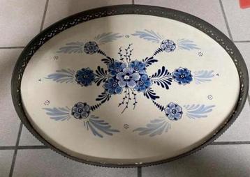 Ovaal dienblad van Delft Blue met tinnen rand. beschikbaar voor biedingen