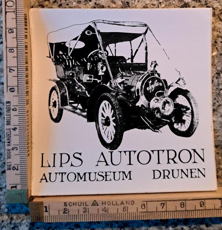 Vintage witte sticker Lips Autotron Automuseum Drunen, Verzamelen, Stickers, Zo goed als nieuw, Ophalen of Verzenden