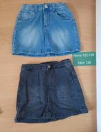 Blauwe spijkerrok hema 122-128/ zwarte korte spijkerrok h&m, Kinderen en Baby's, Kinderkleding | Maat 122, Diverse merken, Meisje
