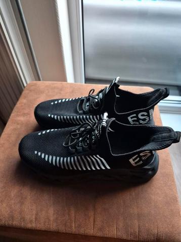 Sneakers beschikbaar voor biedingen