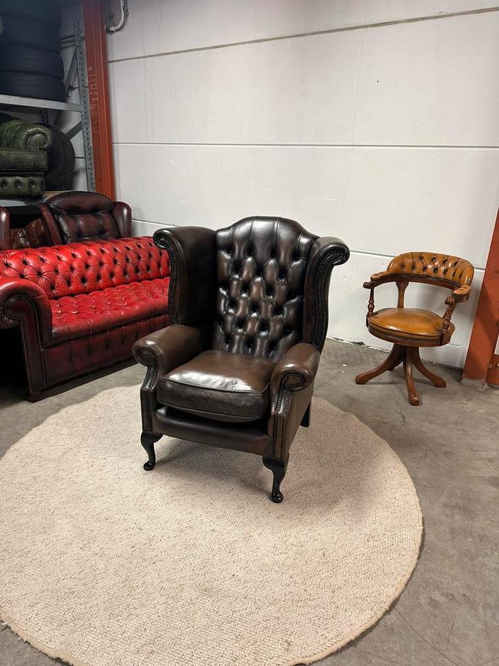 Antiek bruin chesterfield fauteuil stoel oorfauteuil, Huis en Inrichting, Fauteuils, Zo goed als nieuw, Leer, 75 tot 100 cm, 75 tot 100 cm