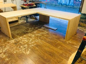 Bureau van terug gedroogd en geschaafd hout  beschikbaar voor biedingen