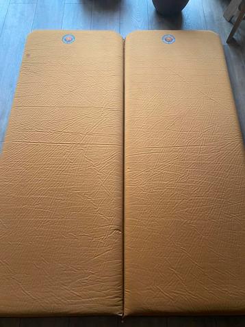 Zelf opblaasbare slaapmatten beschikbaar voor biedingen