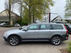 Volvo XC70 2.4 D5 AWD AUTOMAAT 4X4 / LEDER / NAVI / TREKHAAK, Automaat, 1716 kg, Gebruikt, 193 €/maand