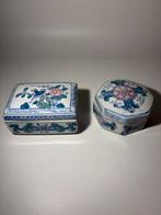2x porseleinen bewaardoosje - Oosters handbeschilderd, Ophalen of Verzenden