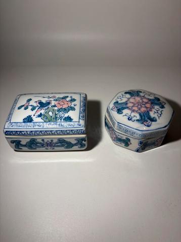 2x porseleinen bewaardoosje - Oosters handbeschilderd beschikbaar voor biedingen