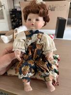 Antieke porseleinen pop met muziekdoos, Verzamelen, Poppen, Ophalen, Gebruikt, Pop