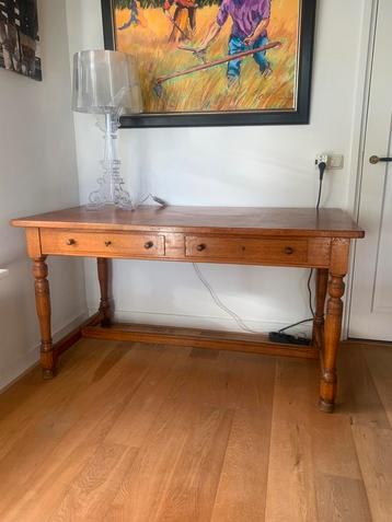 Prachtig antiek bureau beschikbaar voor biedingen