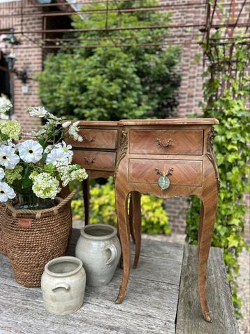 2 prachtige antieke oude franse nachtkastjes IL Fienile beschikbaar voor biedingen
