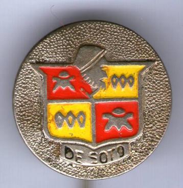 De Soto zilverkleurig auto speldje ( A_221 ) beschikbaar voor biedingen