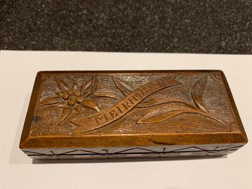 Bestoken houten postzegeldoosje, Schwarzwald, 19e eeuw beschikbaar voor biedingen