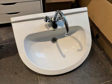 Sphinx wastafel 60 cm bij 49 met kraan (60x50) - netjes beschikbaar voor biedingen