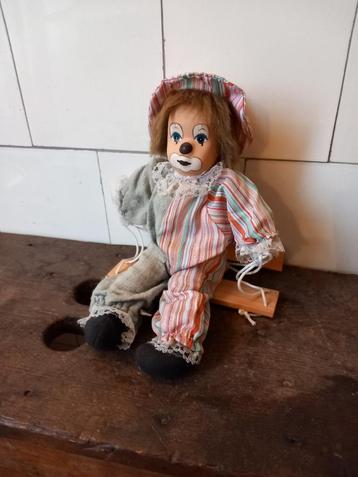 oud popje, vintage clown op schommel, porselein, Frankrijk  
