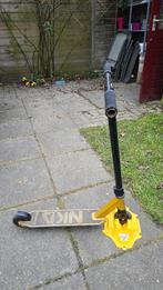 Twee steps en een skateboard, Fietsen en Brommers, Steps, Ophalen, Gebruikt, Gewone step