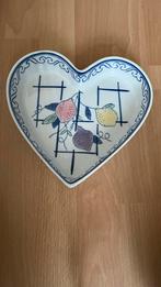 Hartvormig Portugees ovenschaaltje, Keramiek, Ophalen of Verzenden, Overige stijlen, Schaal of Schalen