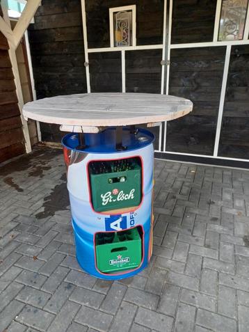 STA TAFEL met uitsparing voor 2 kratten bier  beschikbaar voor biedingen