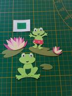 R1 Stansjes 2 licht groene kikkers met roze lelie en blad, Hobby en Vrije tijd, Kaarten | Zelf maken, Ophalen of Verzenden, Nieuw