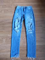 H&M Divided blauwe spijkerbroek met gaten maat 36, Divided, Blauw, Ophalen of Verzenden, Maat 36 (S)