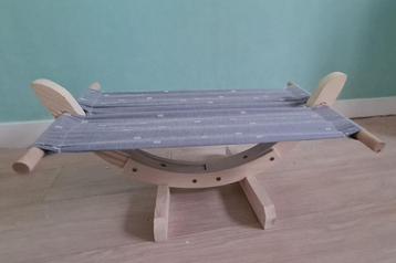 Katten hangmat van hout, ca 60 x 35 x 25 cm groot beschikbaar voor biedingen