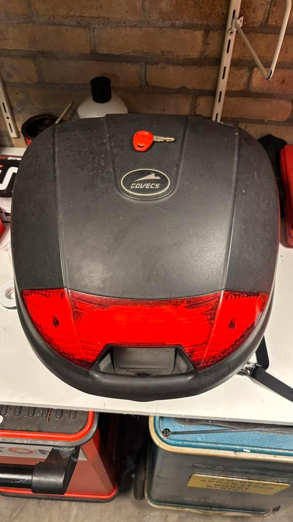 Govecs Scooter Topkoffer met Sleutel & Bevestiging, Motoren, Accessoires | Koffers en Tassen, Zo goed als nieuw, Ophalen of Verzenden