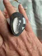 Zsiska Ring Grijs/Goud - Maat M - Nieuw, Sieraden, Tassen en Uiterlijk, Ringen, Kunststof, Verzenden, Nieuw, 17 tot 18