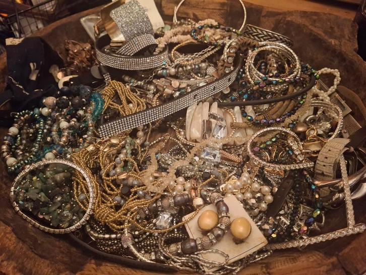 Sieraden Verzameling, Sieraden, Tassen en Uiterlijk, Armbanden, Gebruikt, Overige materialen, Overige kleuren, Met bedels of kralen